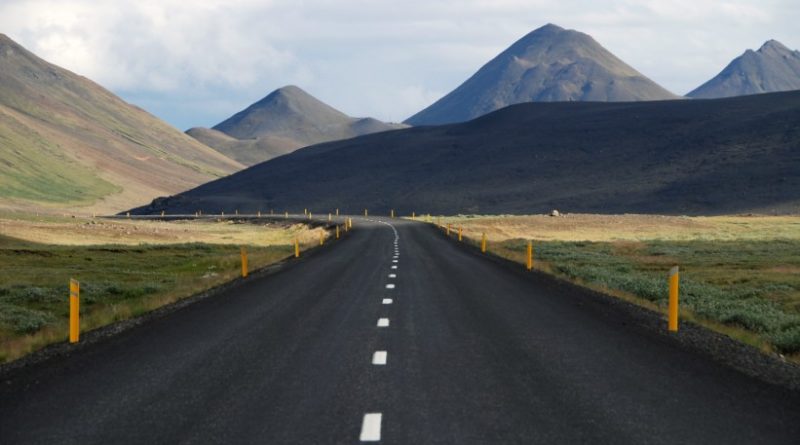 curve-hills-mountains-4033-821x550-1